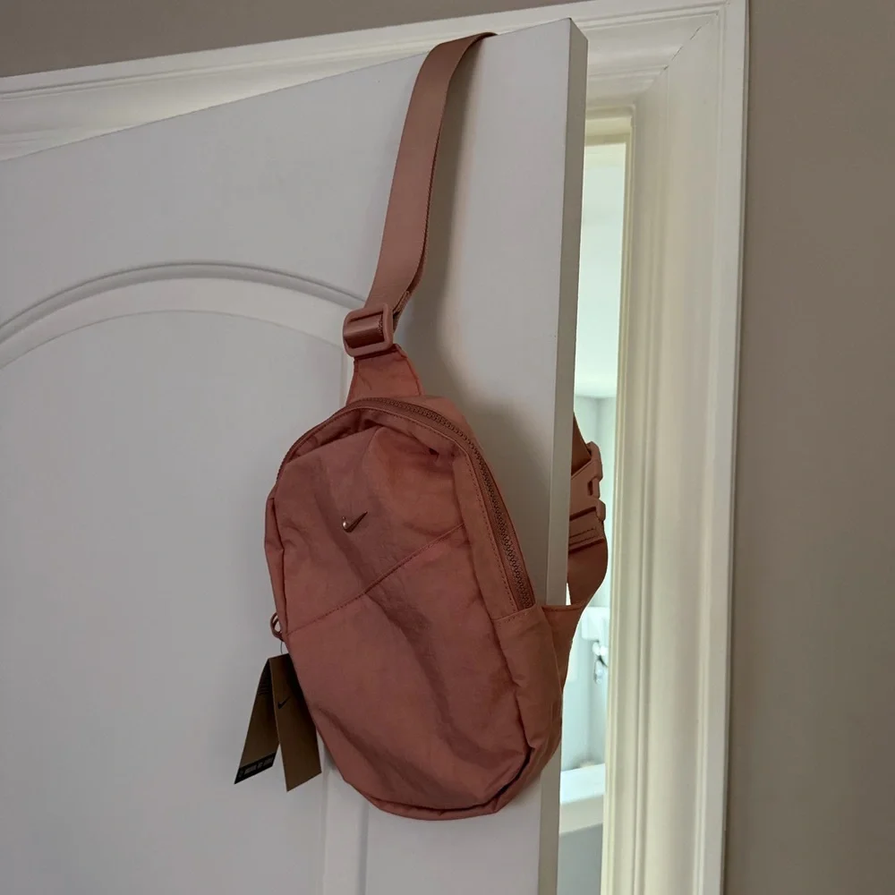 Brand new”NIKE”shoulder bag.Size-W 9”x12”inch.Color-peach.🧡 - Picture 2 of 8